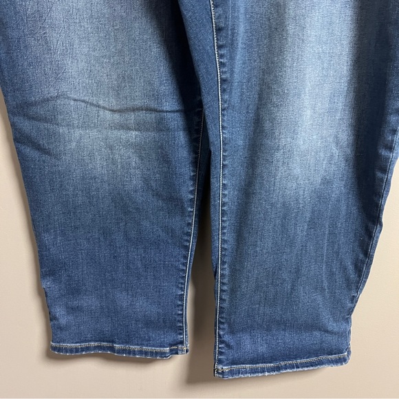 Lane Bryant Signature Fit Boyfriend Capri Jean Medium Wash Heart Pocket Size 20 - Picture 5 of 13